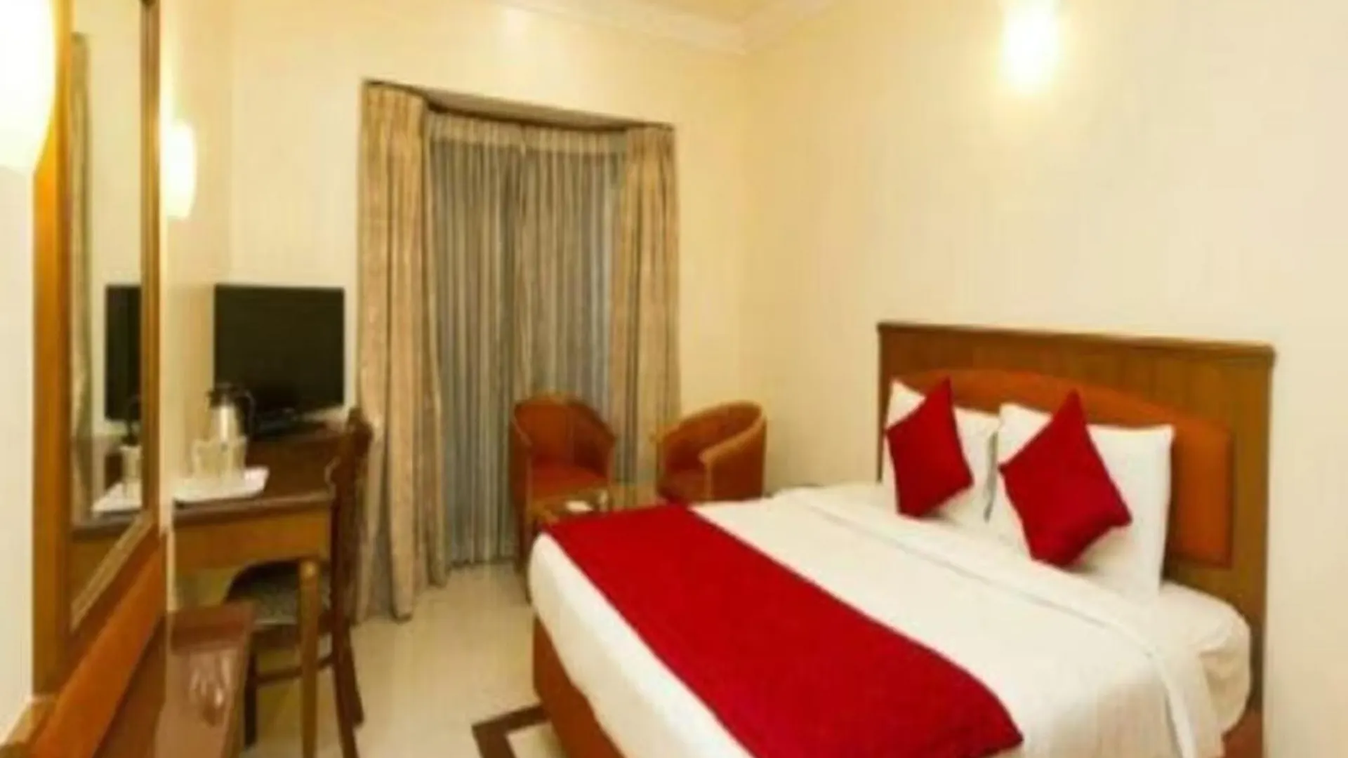 ***  Goroomgo New Ashiyana Palace Varanasi - Fully-Air-Conditioned Hotel At Prime Location With Wifi , Near-Kashi-Vishwanath-Temple, And-Ganga-Ghat - Best Hotel In Varanasi India