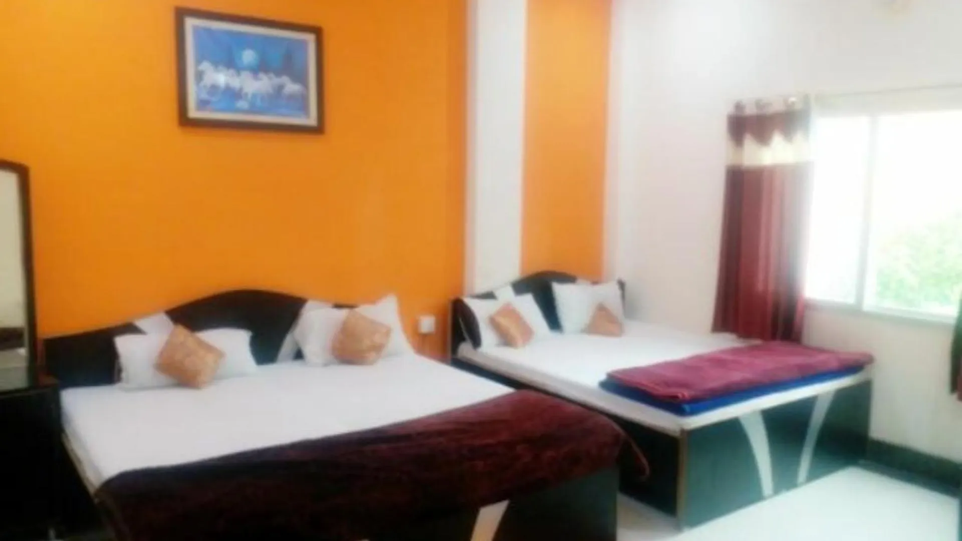 Goroomgo New Ashiyana Palace Varanasi - Fully-Air-Conditioned Hotel At Prime Location With Wifi , Near-Kashi-Vishwanath-Temple, And-Ganga-Ghat - Best Hotel In Varanasi India