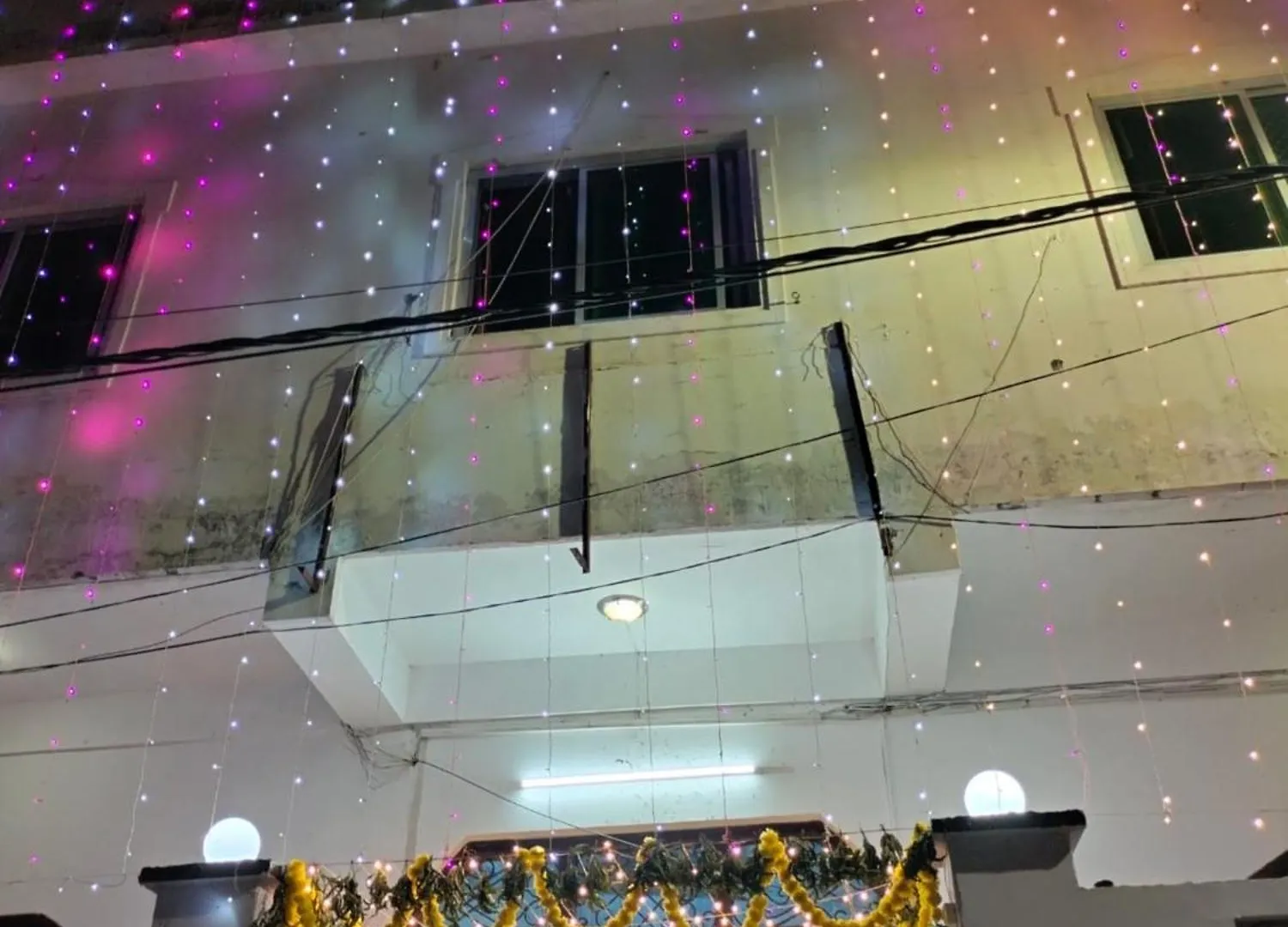 Goroomgo New Ashiyana Palace Varanasi - Fully-Air-Conditioned Hotel At Prime Location With Wifi , Near-Kashi-Vishwanath-Temple, And-Ganga-Ghat - Best Hotel In Varanasi 3*,