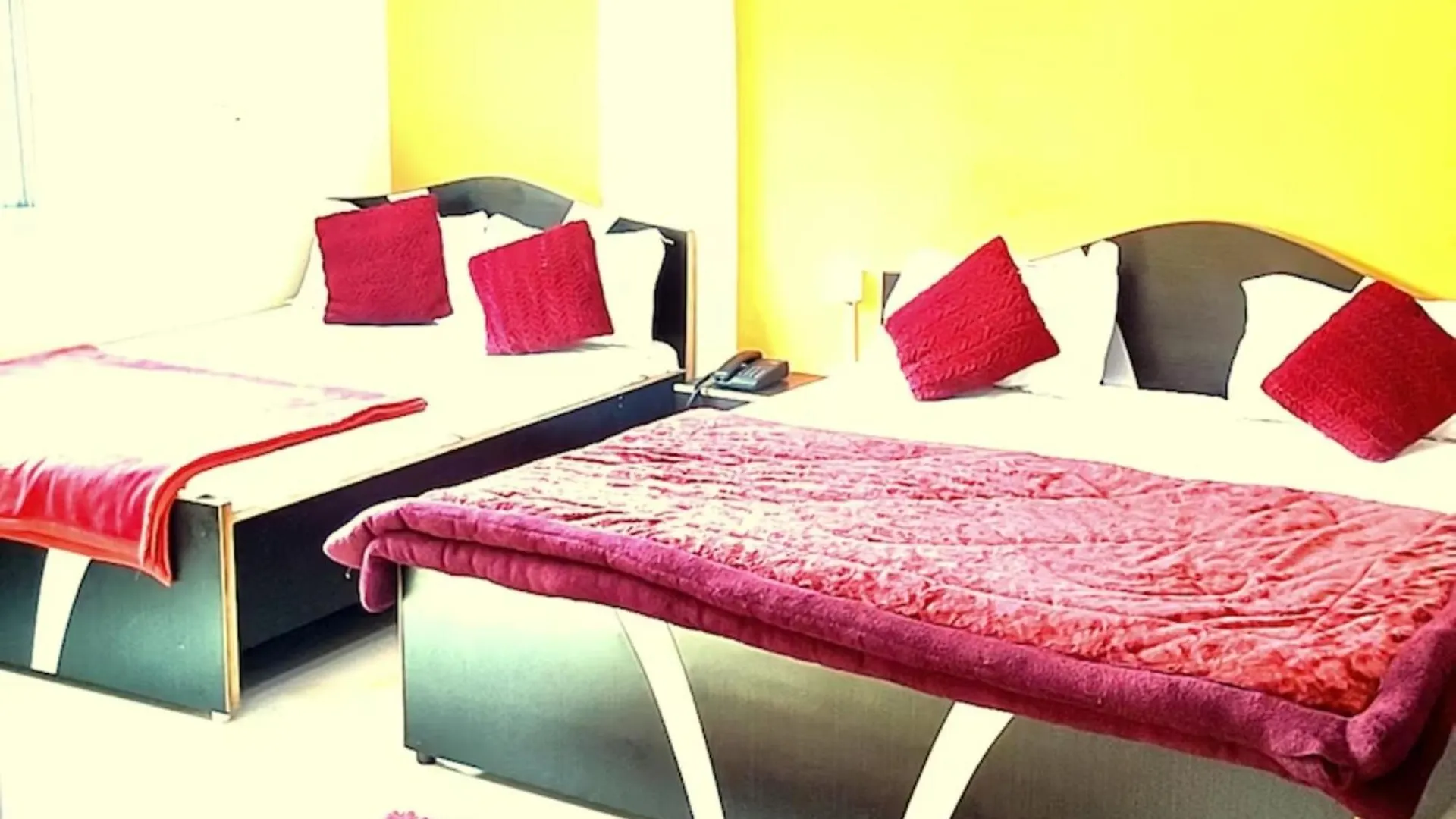 Goroomgo New Ashiyana Palace Varanasi - Fully-Air-Conditioned Hotel At Prime Location With Wifi , Near-Kashi-Vishwanath-Temple, And-Ganga-Ghat - Best Hotel In Varanasi India