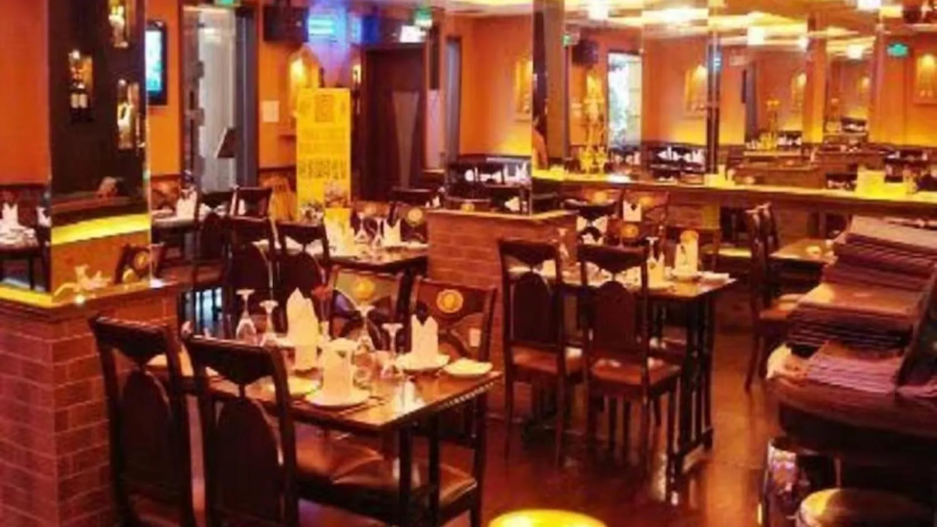Goroomgo New Ashiyana Palace Varanasi - Fully-Air-Conditioned Hotel At Prime Location With Wifi , Near-Kashi-Vishwanath-Temple, And-Ganga-Ghat - Best Hotel In Varanasi