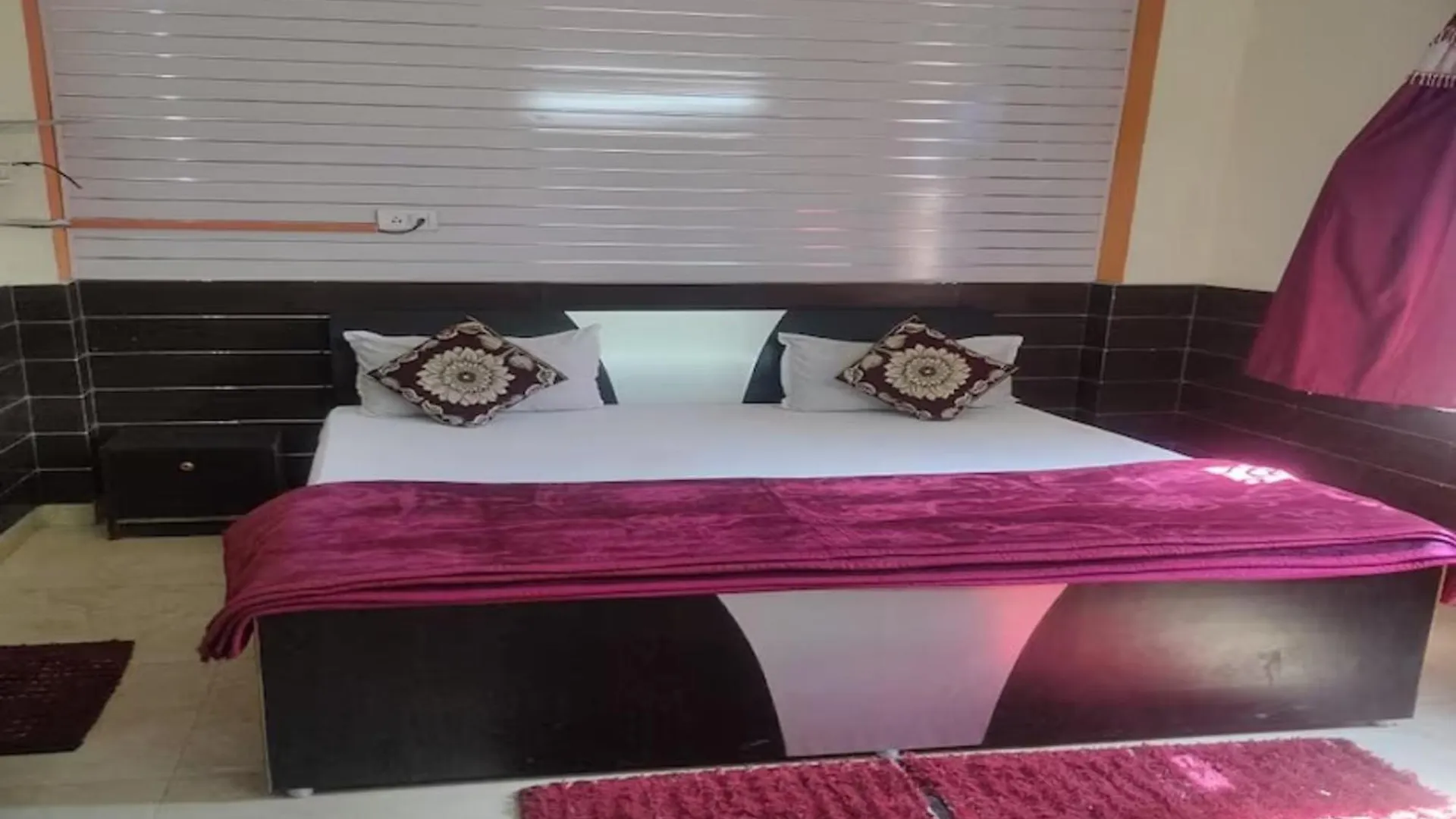 Goroomgo New Ashiyana Palace Varanasi - Fully-Air-Conditioned Hotel At Prime Location With Wifi , Near-Kashi-Vishwanath-Temple, And-Ganga-Ghat - Best Hotel In Varanasi 3*,  India