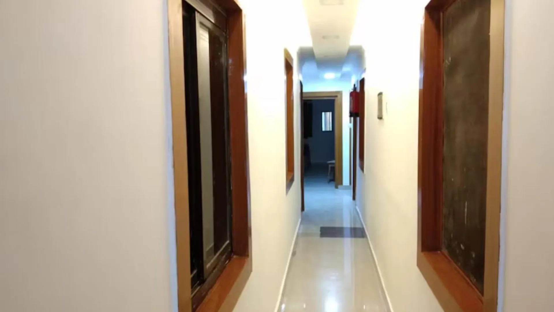 Goroomgo New Ashiyana Palace Varanasi - Fully-Air-Conditioned Hotel At Prime Location With Wifi , Near-Kashi-Vishwanath-Temple, And-Ganga-Ghat - Best Hotel In Varanasi