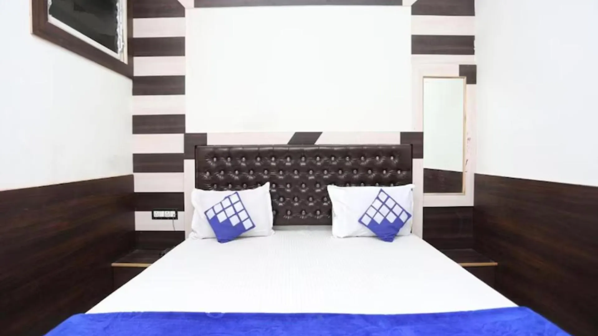 Goroomgo New Ashiyana Palace Varanasi - Fully-Air-Conditioned Hotel At Prime Location With Wifi , Near-Kashi-Vishwanath-Temple, And-Ganga-Ghat - Best Hotel In Varanasi