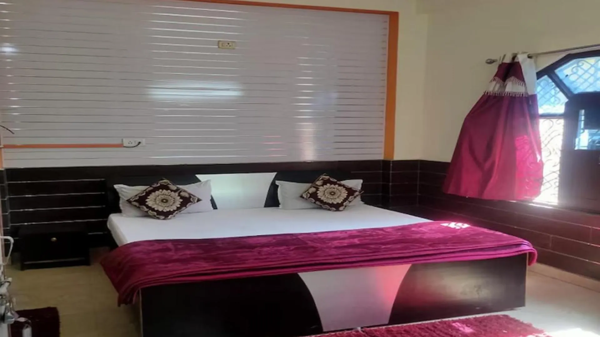 Goroomgo New Ashiyana Palace Varanasi - Fully-Air-Conditioned Hotel At Prime Location With Wifi , Near-Kashi-Vishwanath-Temple, And-Ganga-Ghat - Best Hotel In Varanasi 3*,